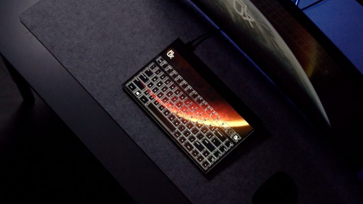 Flux Keyboard - A transparent keyboard with integrated display