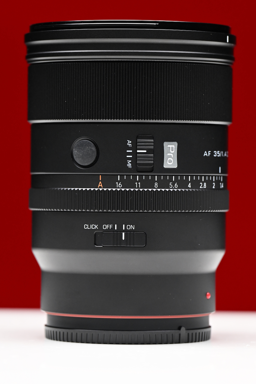Переключатели на корпусе Viltrox AF 35mm F1.4 Pro