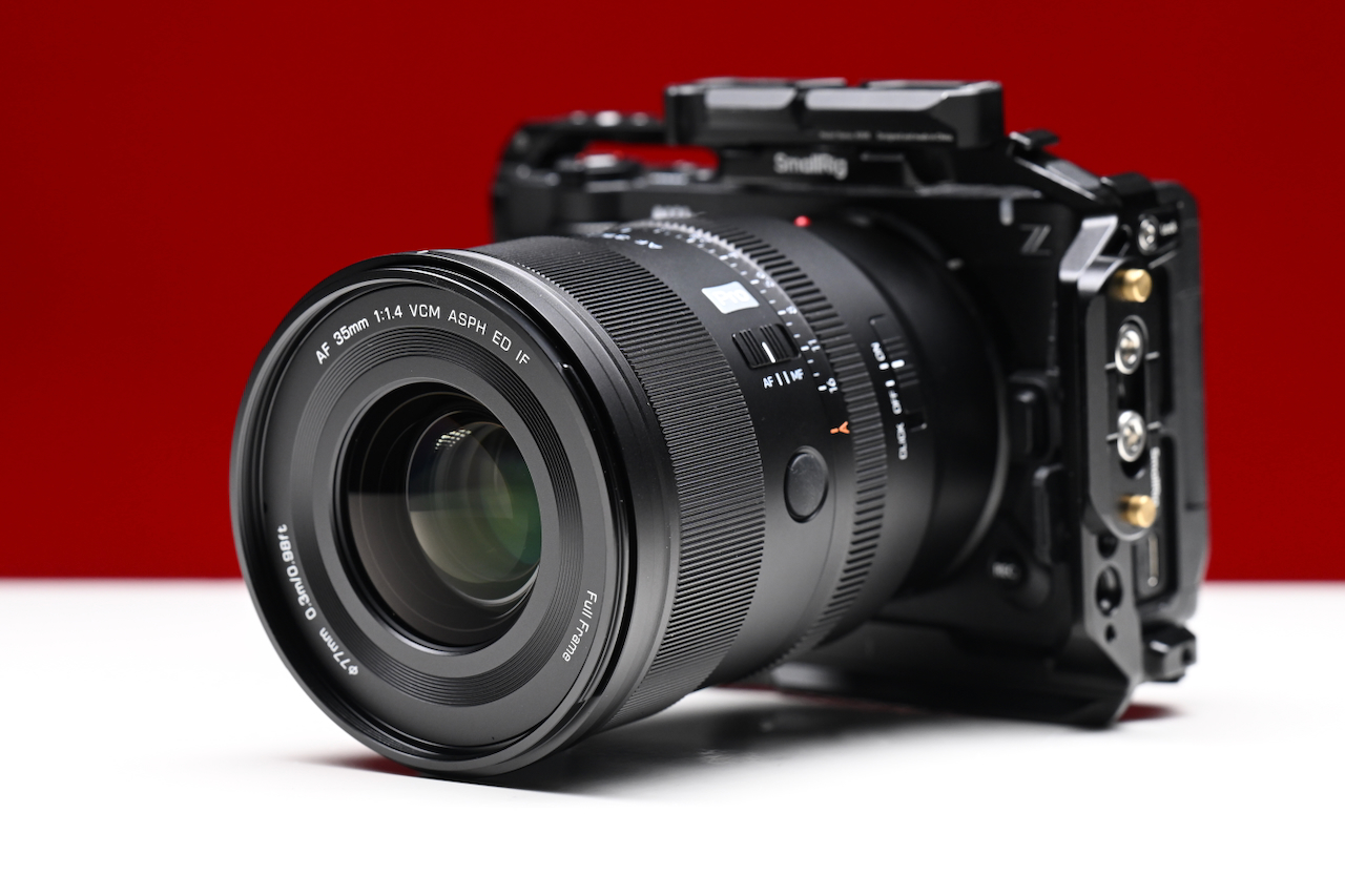 Viltrox AF 35mm F1.4 Pro на камере